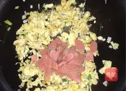Illustration of how to make ham fried rice 5