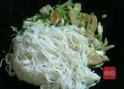 Illustration of how to make fried noodles 9