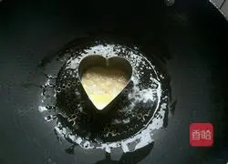 Breakfast~~Illustration of how to make love banana egg pancake 7
