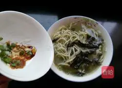 Illustration of how to make sesame leaf noodles 8