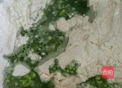 Illustration of how to make spinach and rose roll fancy steamed buns 2