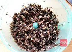 Illustration of how to make dumplings stuffed with beans, mushrooms and fungus stuffing 8