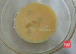 Illustration of how to make onion and egg fried rice 3