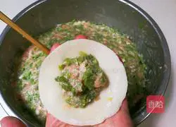 Illustration of making cowpea and pork dumplings 19