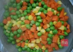 Red, Blue and Yellow Fried Rice Recipe Illustration 3