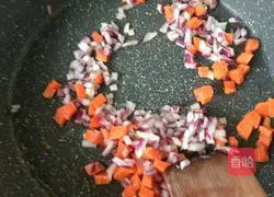 Illustration of how to make sausage fried rice 3