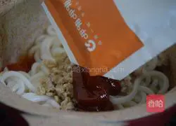 Illustration of how to make minced meat and tomato rice noodles 7