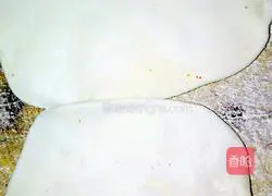 Illustration of how to make crystal steamed dumplings 13