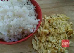 Three diced corn sausage fried rice illustration 3