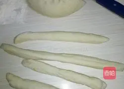 Illustration of how to make leek and egg dumplings 3
