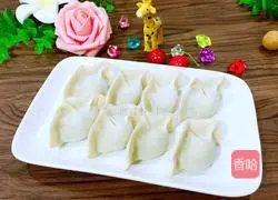 Illustration of how to make three fresh stuffed dumplings 10