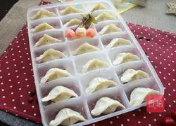 Illustration of how to make beef and onion dumplings 6