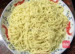 Illustration of how to make noodles with ham and sand tea sauce 7