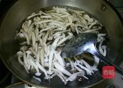 Illustration of how to make double mushroom curry fried rice 2