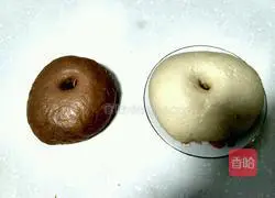 Illustration of how to cut steamed buns with two-color knife 4