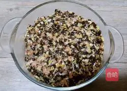 Illustration of how to make cabbage and fungus dumplings 9