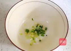 Illustration of how to make fresh wontons 2