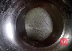 Illustration of how to make homemade sesame steamed buns...4