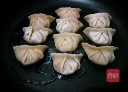 Illustration of how to make fried and quick-frozen dumplings 2