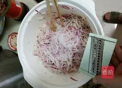 Illustration of how to make shredded radish buns 2