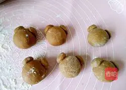 Chocolate Bear Buns Recipe Illustration 6