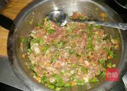 Illustration of how to make pork and green pepper buns 4