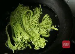 Green Fried Noodles Illustration 7