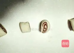 Illustration of how to cut steamed buns with two-color knife 8