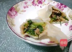Illustration of how to make cabbage and pork dumplings 10