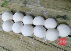 Illustration of how to make vegetarian steamed buns stuffed with chives 16