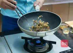 Illustration of how to make Hakka salted glutinous rice balls 5