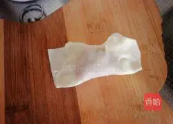 Illustration of how to make cabbage and pork wontons 8