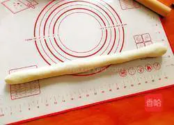 Illustration of how to make beef brisket and leek buns 12