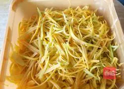 Illustration of how to make braised pork and pumpkin stuffed buns 2