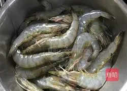 Illustration of how to make three fresh dumplings 1