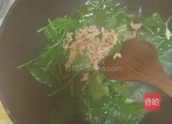 Illustration of how to make spinach, egg and shrimp noodles 7