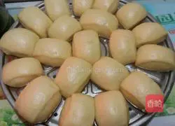 Illustration of how to make pumpkin milk steamed buns 18
