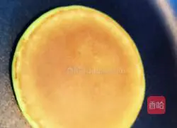 Illustration of how to make cucumber juice and egg pancakes 10