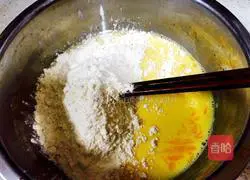 Illustration of how to make egg cake skin 4