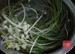Illustration of how to make wild onion pie 1