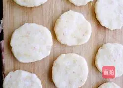 Illustration of how to make pan-fried potato and shrimp cakes 11