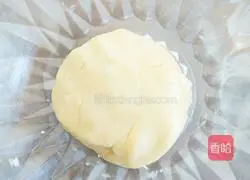 Illustration of how to make peanut and peach cake 6