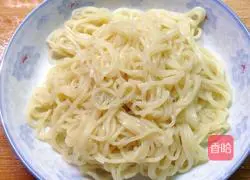 Illustration of how to make double pepper noodles 9