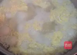 Illustration of how to make egg liqueur glutinous rice balls 9