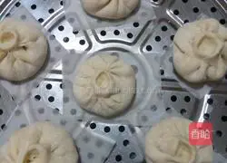 Illustration of how to make soft buns 9