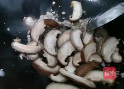 Green vegetables and mushrooms Illustration of how to make corn noodles 6