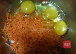 Illustration of how to make carrot and egg pancakes 3