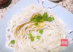 Illustration of how to make scallion oil noodles 6