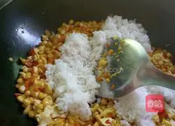 Illustration of how to make egg fried rice 8