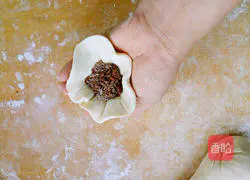 Illustration of how to make brown sugar steamed buns 8